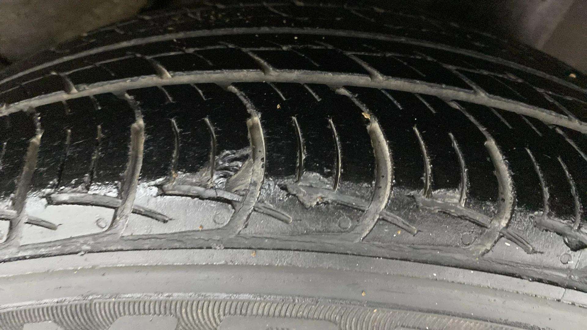 LHS-Rear-Tyre-Tread-21