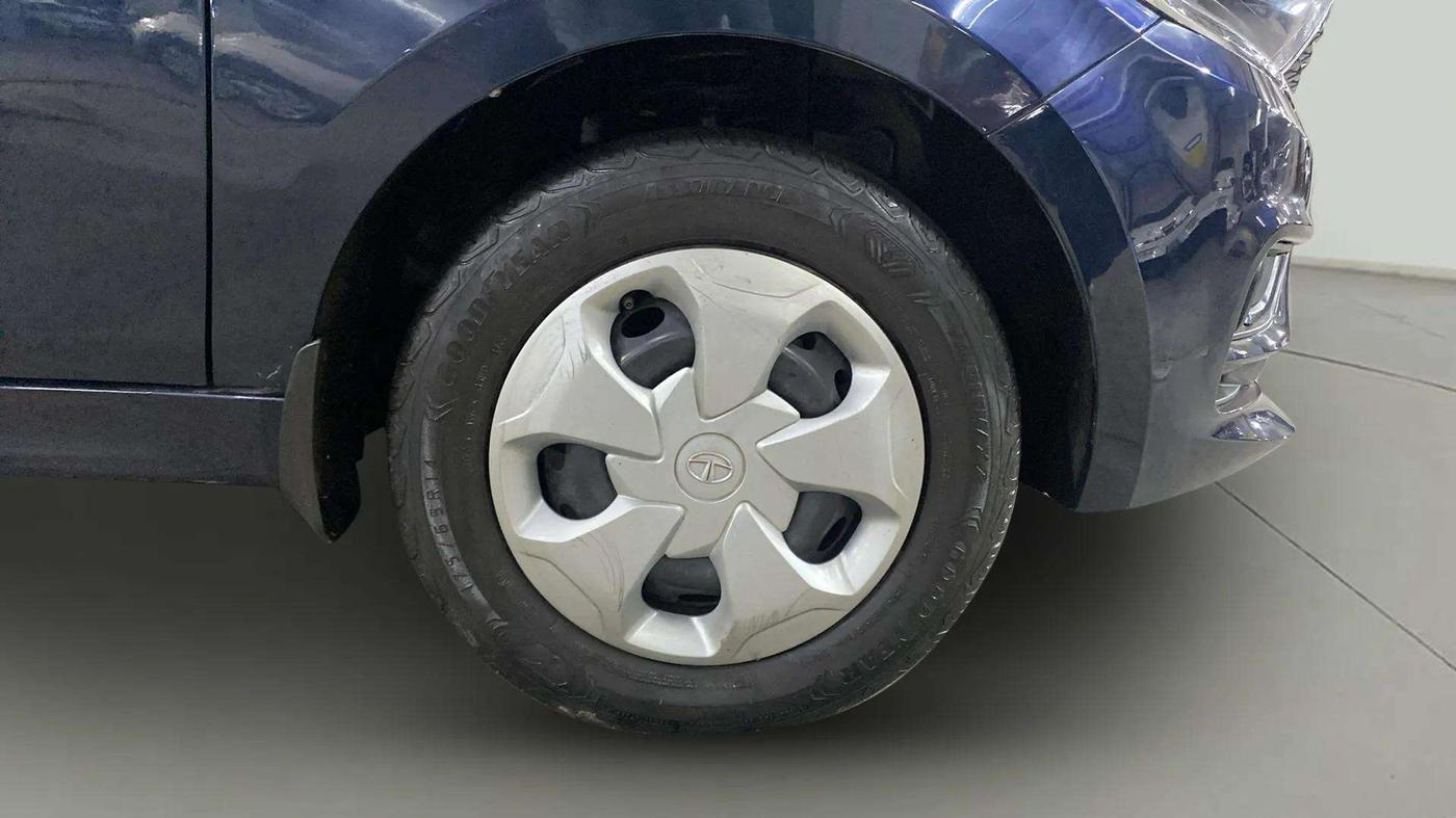 2022 Tata Tiago XT CNG, CNG, Manual, 40,779 km, Right Front Wheel