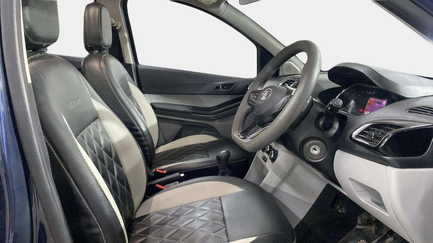 2022 Tata Tiago XT CNG, CNG, Manual, 40,779 km, Right Side Front Door Cabin