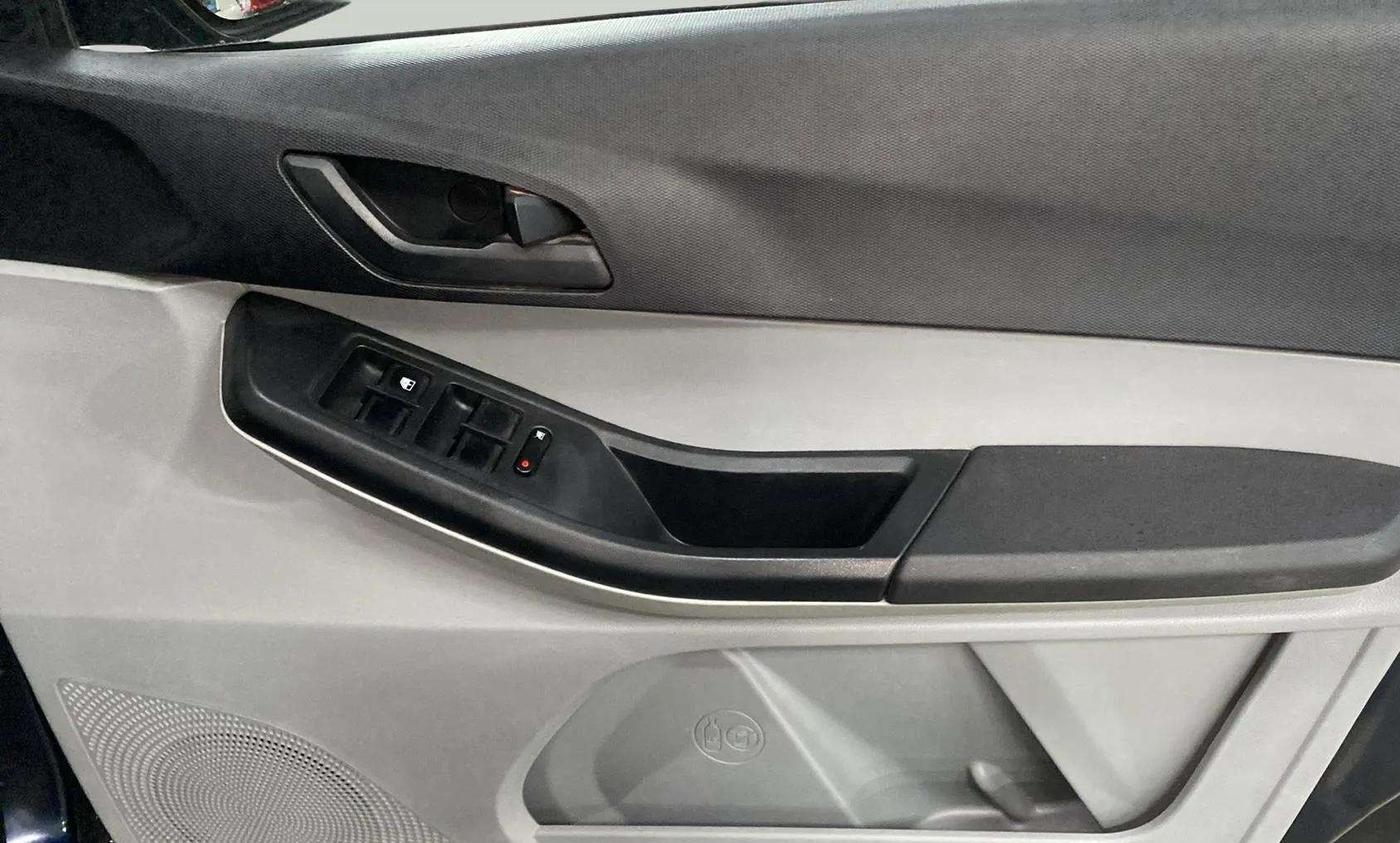 2022 Tata Tiago XT CNG, CNG, Manual, 40,779 km, Driver Side Door Panels Control