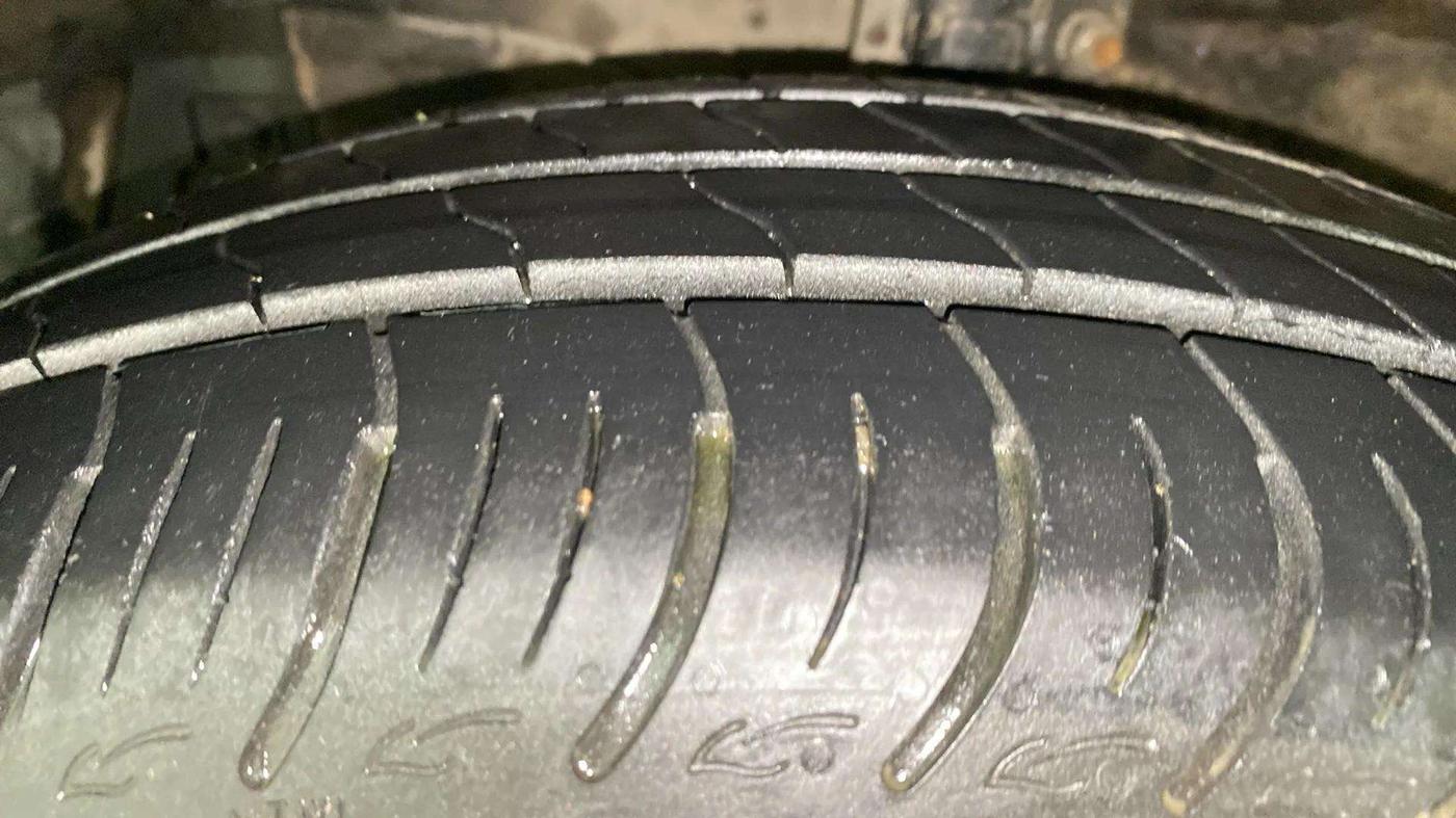 2016 Maruti Ciaz VDI+ SHVS, Diesel, Manual, 78,356 km, Left Front Tyre Tread
