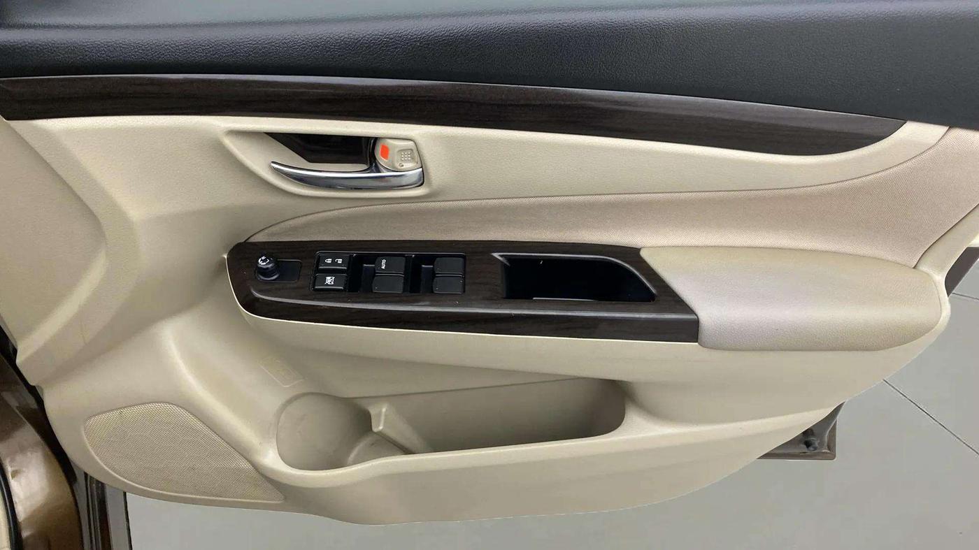 2016 Maruti Ciaz VDI+ SHVS, Diesel, Manual, 78,356 km, Driver Side Door Panels Control