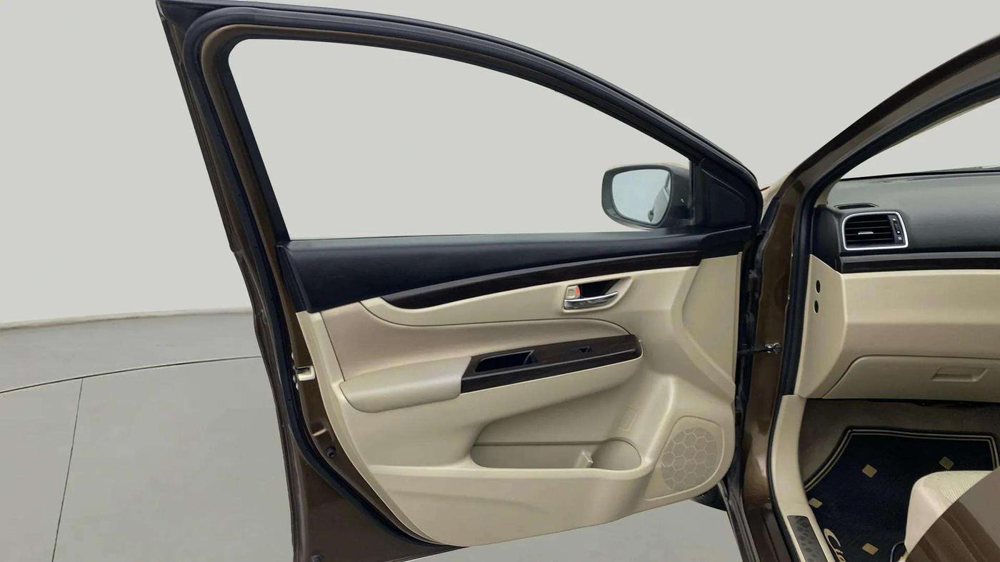 2016 Maruti Ciaz VDI+ SHVS, Diesel, Manual, 78,356 km, LHS Front Door