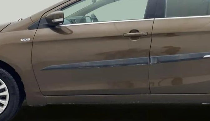 2016 Maruti Ciaz VDI+ SHVS, Diesel, Manual, 78,297 km, Front passenger door - Slightly dented