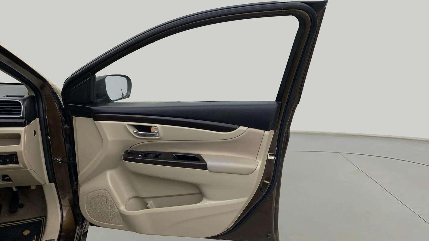 2016 Maruti Ciaz VDI+ SHVS, Diesel, Manual, 78,356 km, RHS Front Door