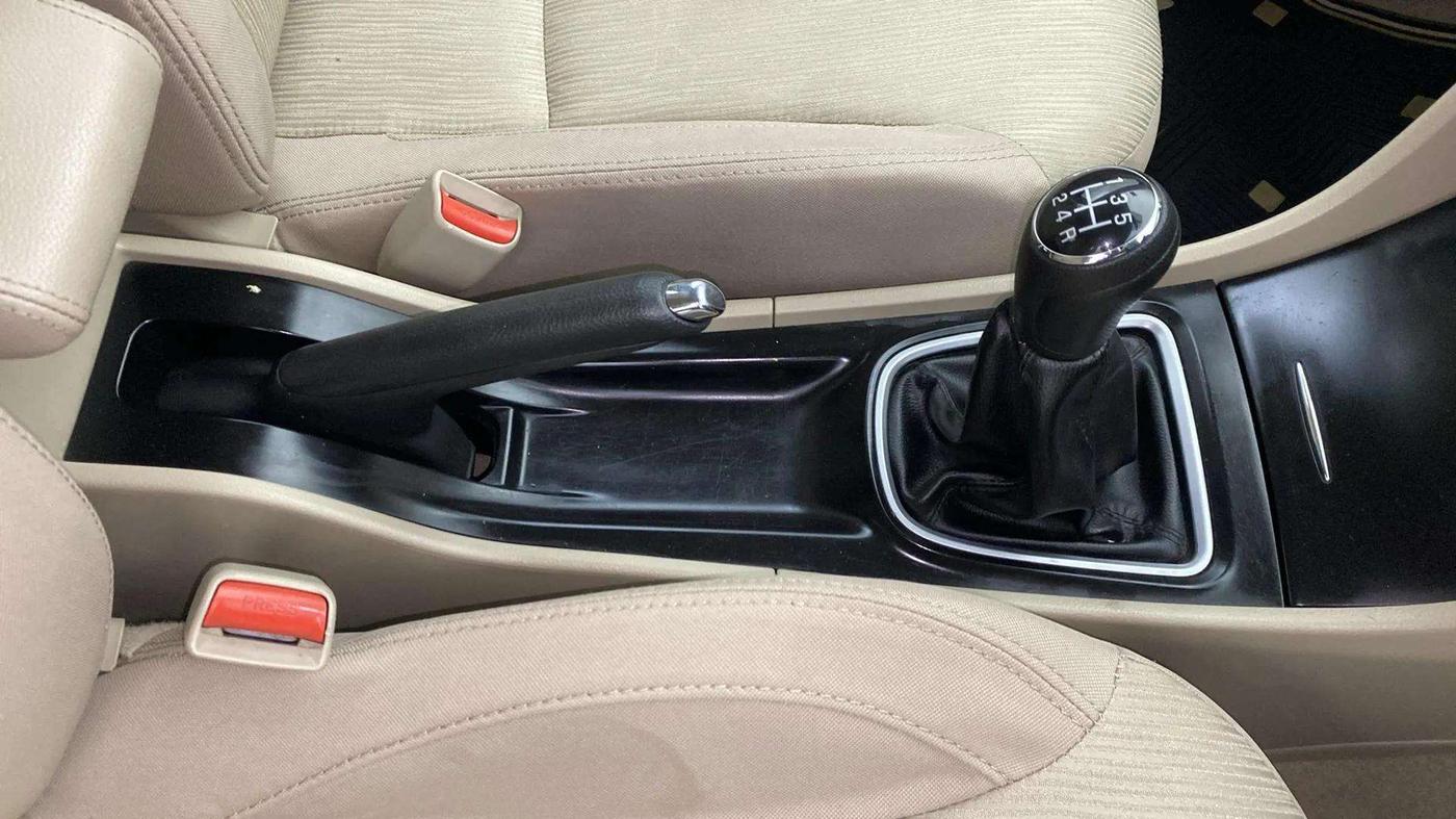 2016 Maruti Ciaz VDI+ SHVS, Diesel, Manual, 78,356 km, Gear Lever