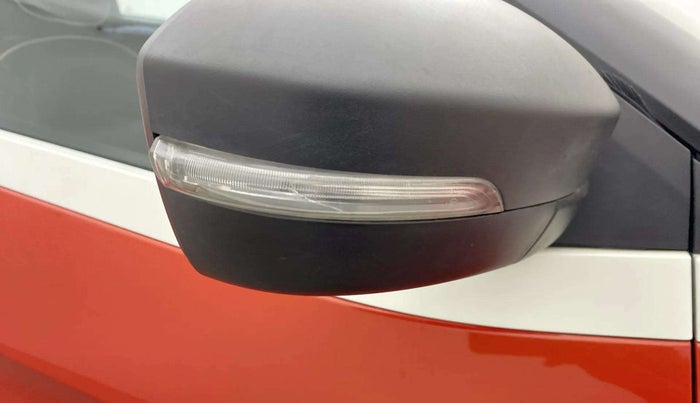 2023 Tata NEXON XM PETROL, Petrol, Manual, 70,143 km, Right rear-view mirror - Indicator light has minor damage