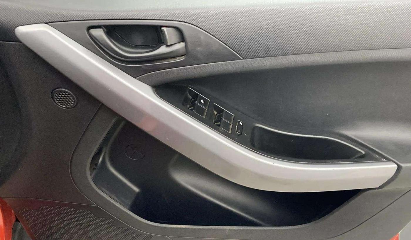 2023 Tata NEXON XM PETROL, Petrol, Manual, 70,390 km, Driver Side Door Panels Control