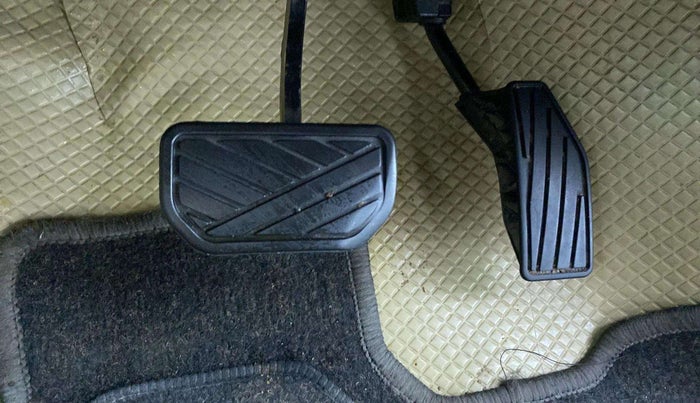 2017 Maruti Dzire VDI AMT, Diesel, Automatic, 61,018 km, Pedals