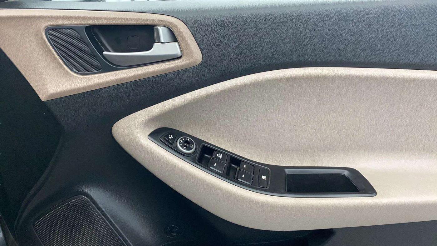 2020 Hyundai Elite i20 SPORTZ PLUS 1.2, Petrol, Manual, 48,815 km, Driver Side Door Panels Control