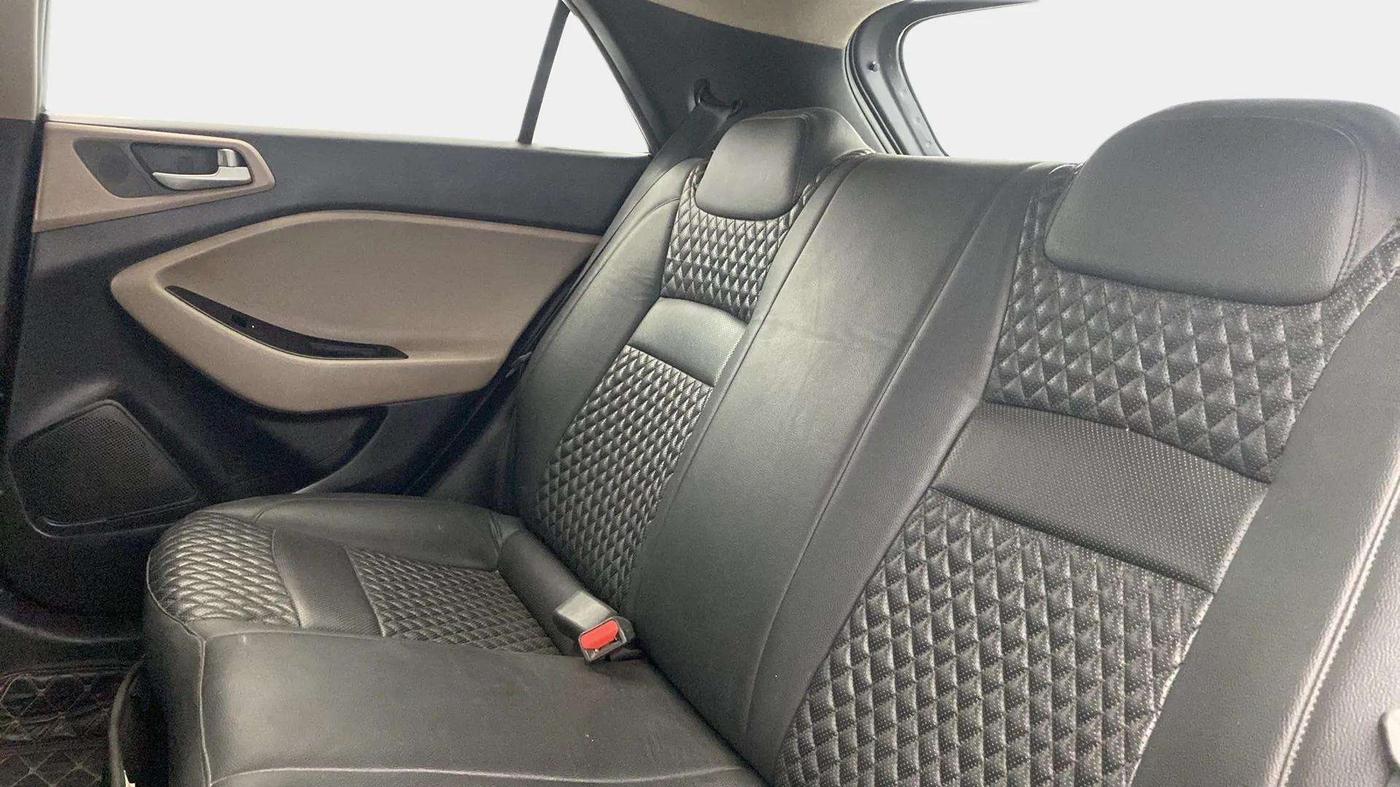 2020 Hyundai Elite i20 SPORTZ PLUS 1.2, Petrol, Manual, 48,815 km, Right Side Rear Door Cabin