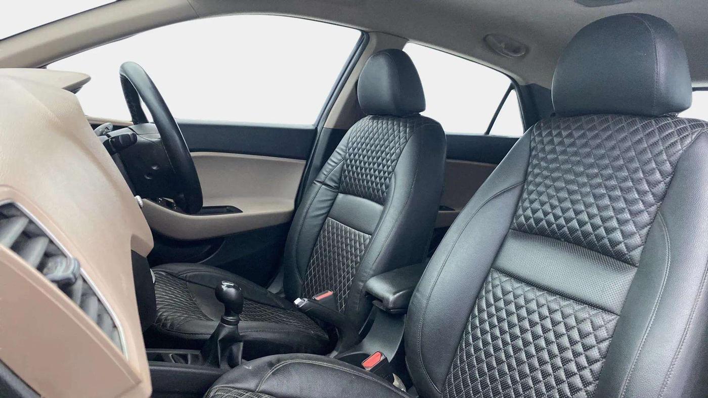 2020 Hyundai Elite i20 SPORTZ PLUS 1.2, Petrol, Manual, 48,815 km, Right Side Front Door Cabin