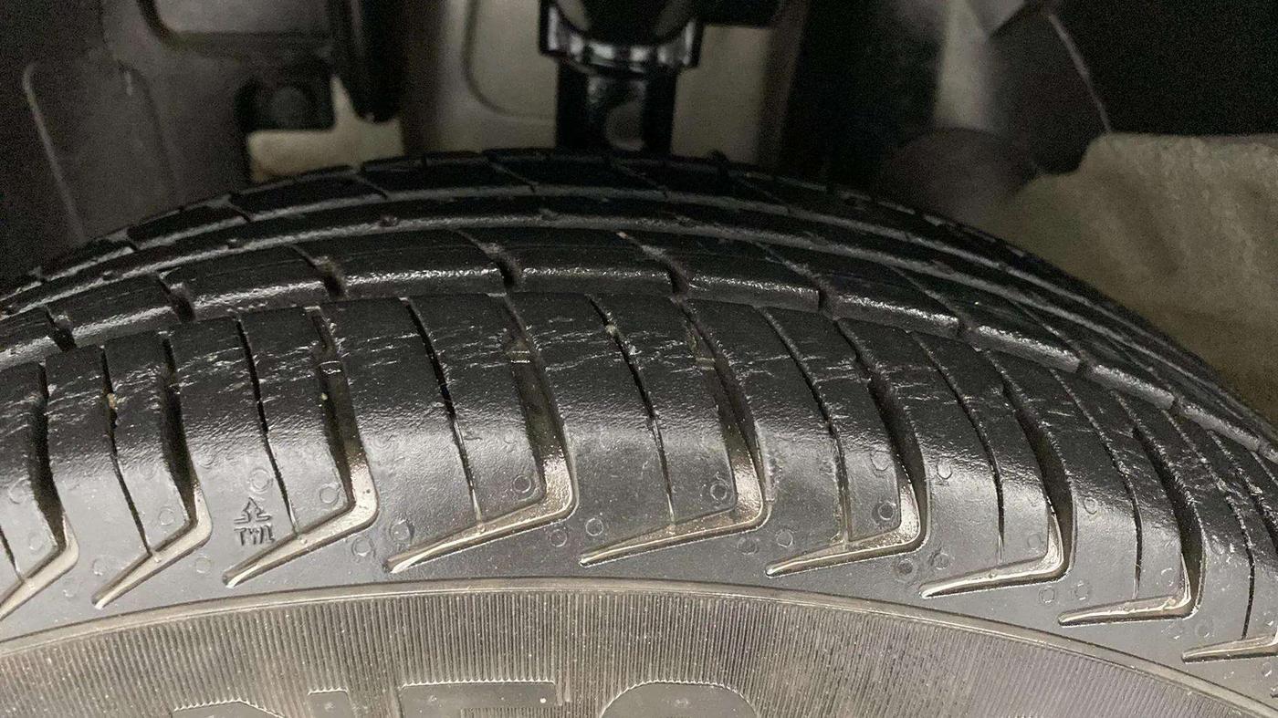 2019 Renault Kwid RXT 0.8 (O), Petrol, Manual, 15,678 km, Left Front Tyre Tread