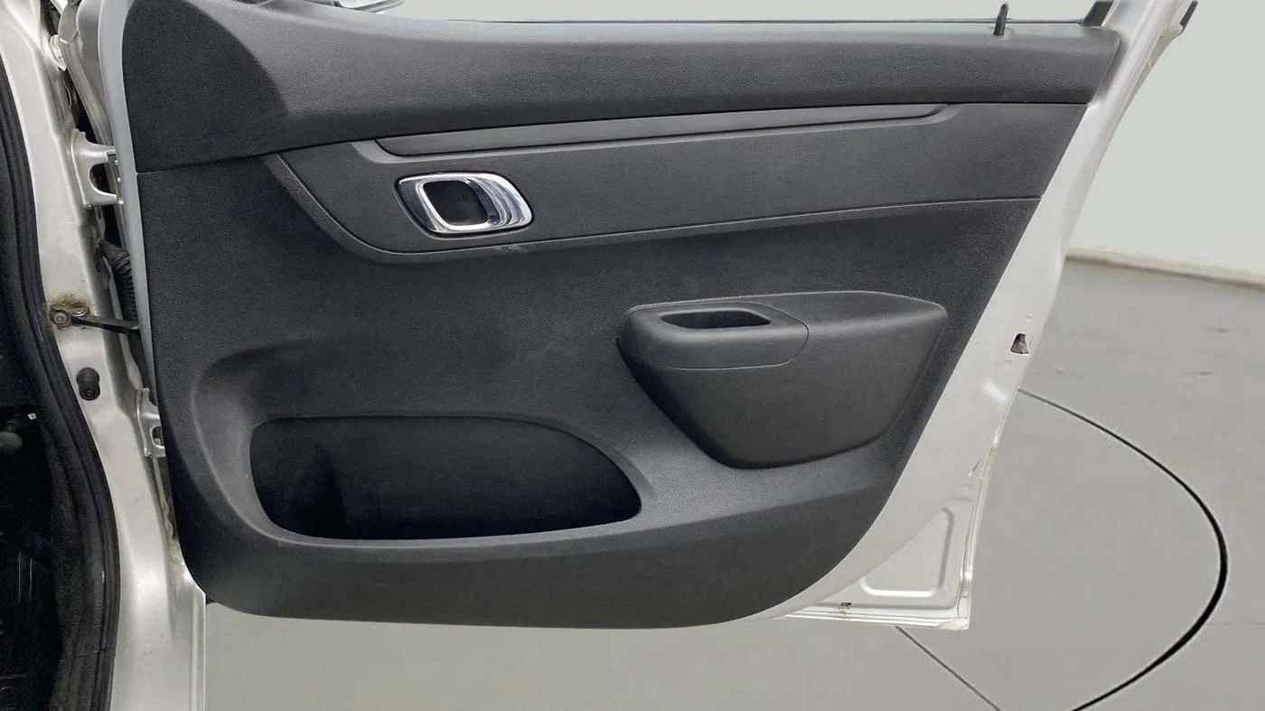 2019 Renault Kwid RXT 0.8 (O), Petrol, Manual, 15,678 km, Driver Side Door Panels Control