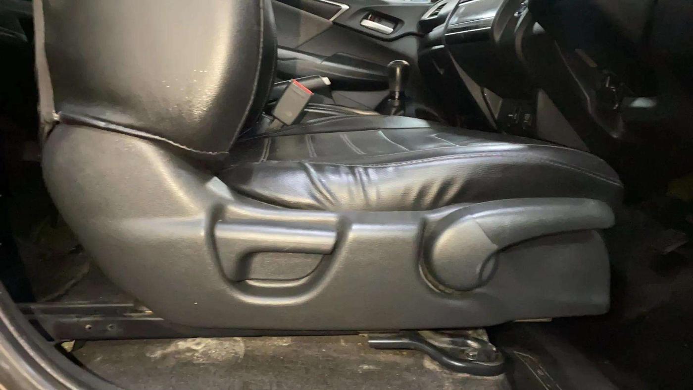 2018 Honda WR-V 1.5L I-DTEC VX MT, Diesel, Manual, 41,195 km, Driver Side Adjustment Panel