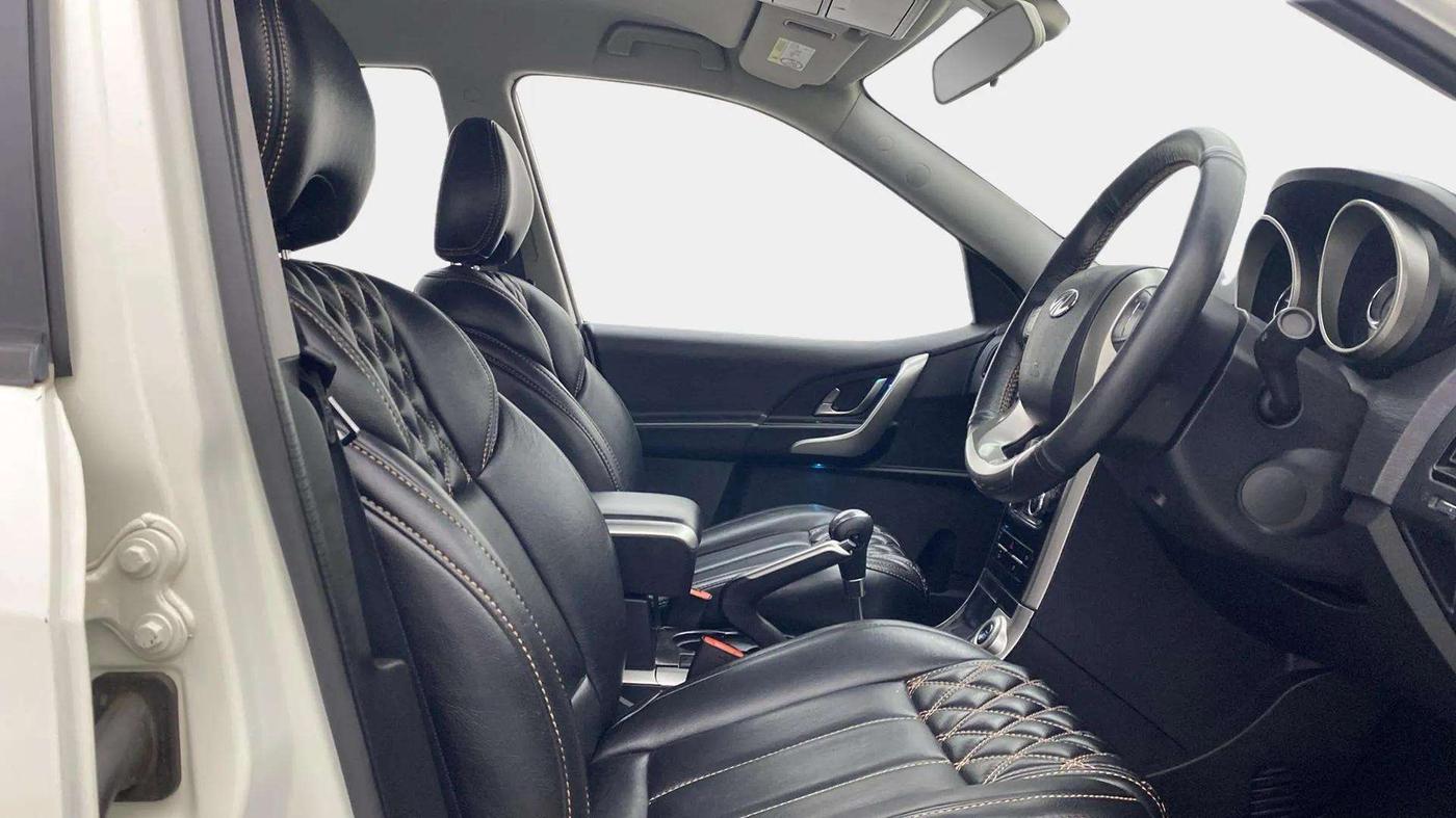 2019 Mahindra XUV500 W7 AT, Diesel, Automatic, 34,560 km, Right Side Front Door Cabin