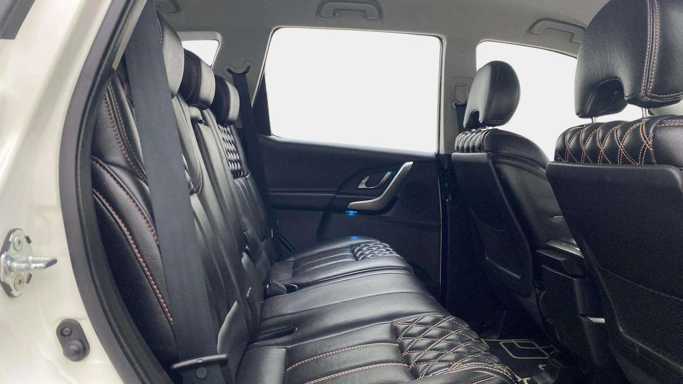 2019 Mahindra XUV500 W7 AT, Diesel, Automatic, 34,560 km, Right Side Rear Door Cabin