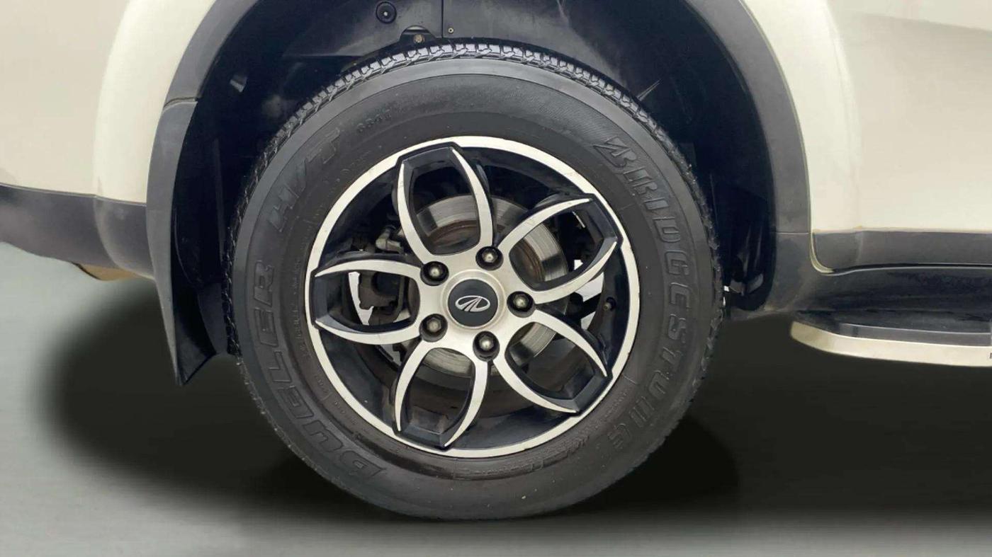 2019 Mahindra XUV500 W7 AT, Diesel, Automatic, 34,560 km, Right Rear Wheel