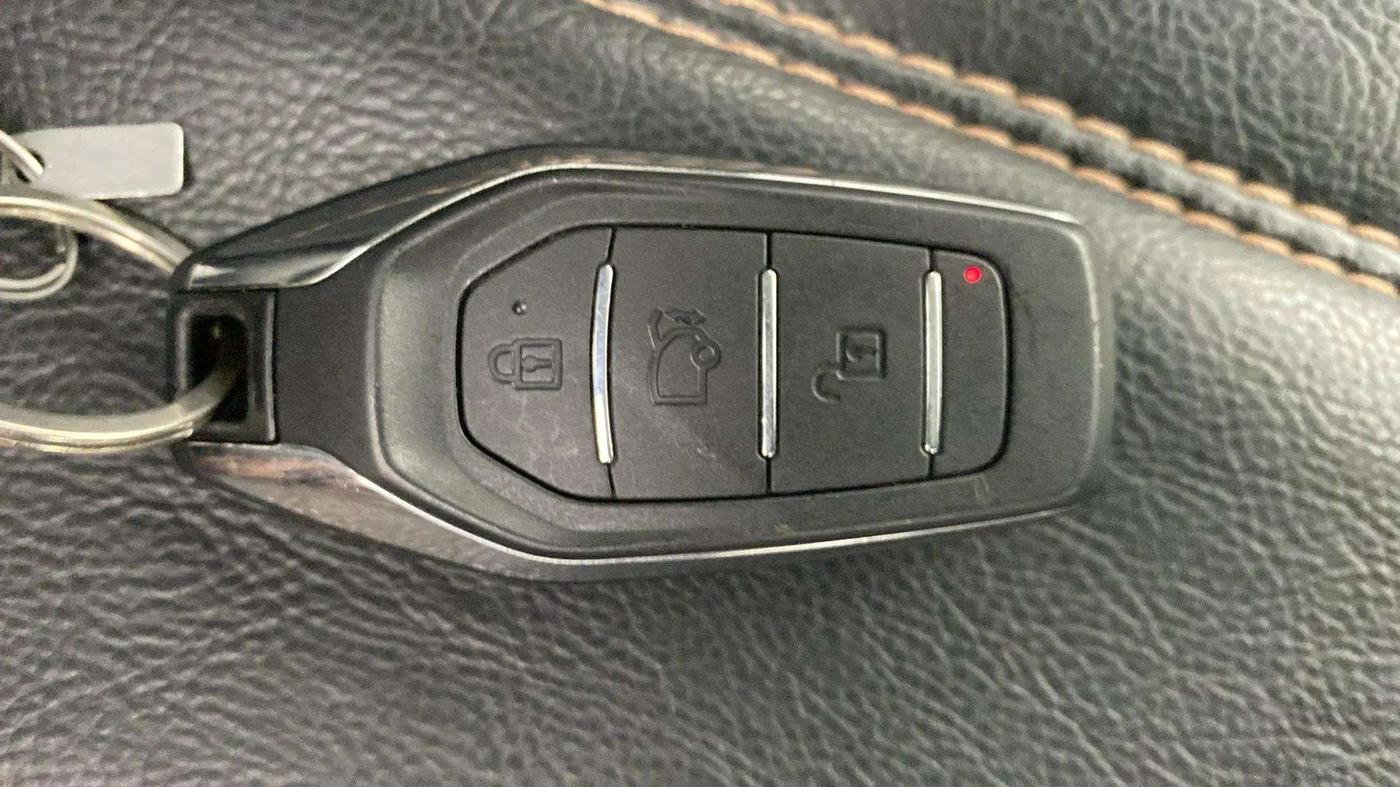 2019 Mahindra XUV500 W7 AT, Diesel, Automatic, 34,560 km, Key Close Up