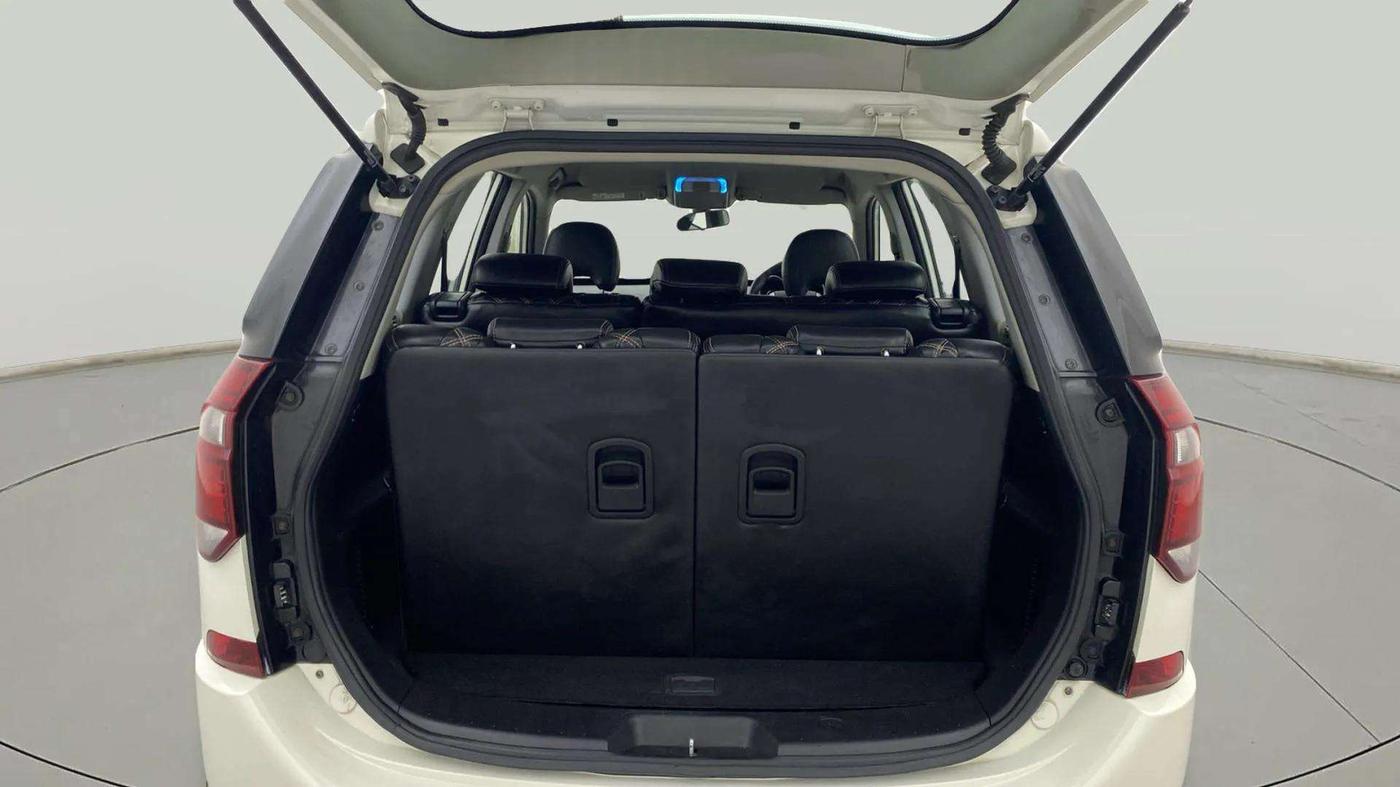 2019 Mahindra XUV500 W7 AT, Diesel, Automatic, 34,560 km, Boot Inside