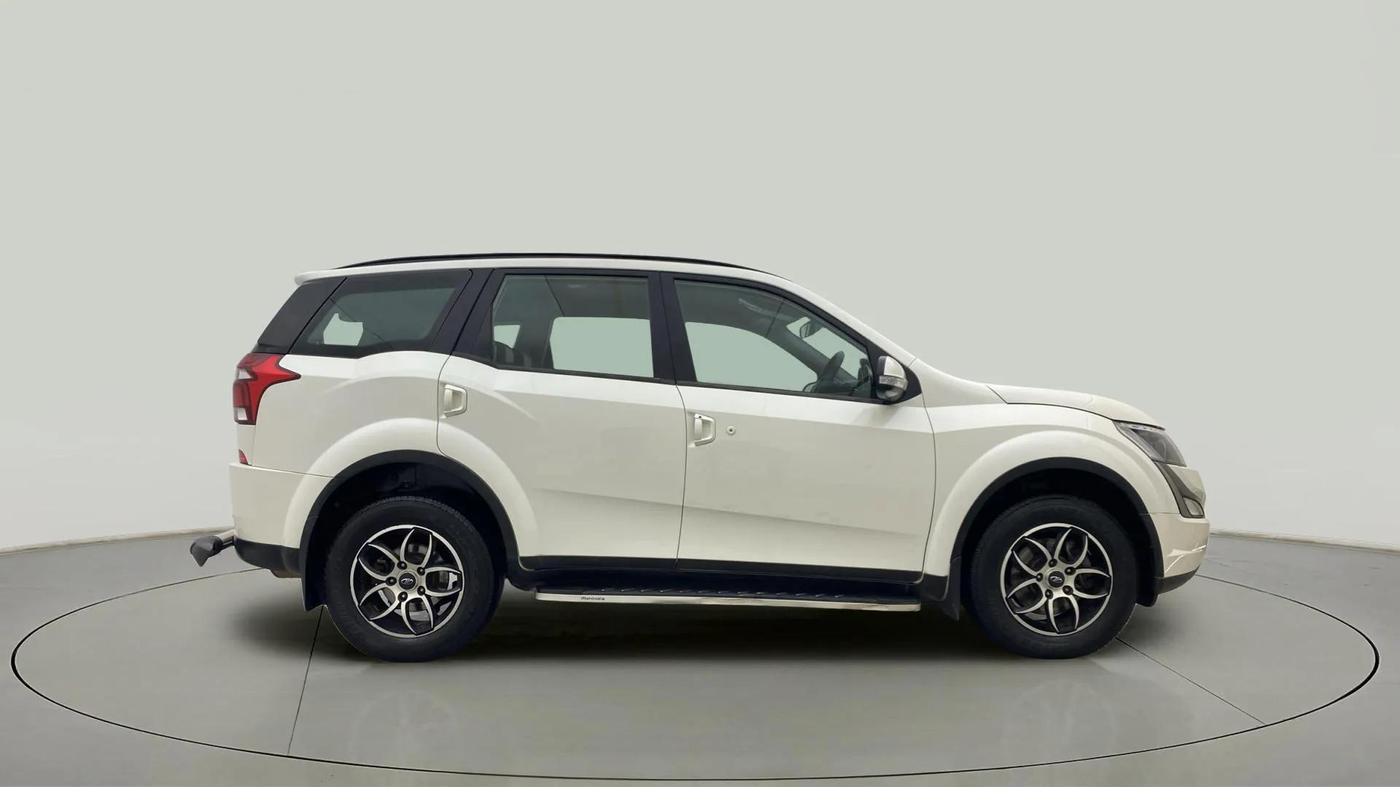 2019 Mahindra XUV500 W7 AT, Diesel, Automatic, 34,560 km, Right Side View