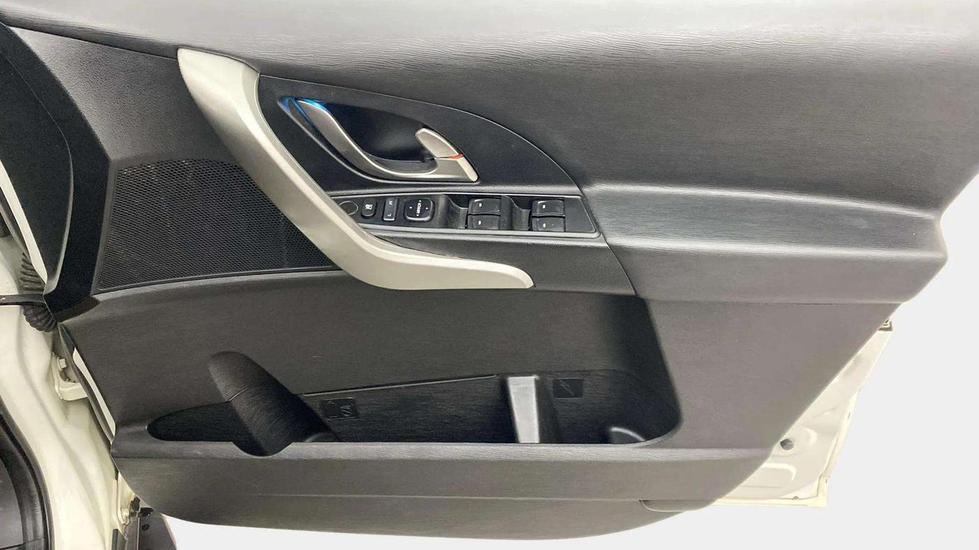 2019 Mahindra XUV500 W7 AT, Diesel, Automatic, 34,560 km, Driver Side Door Panels Control