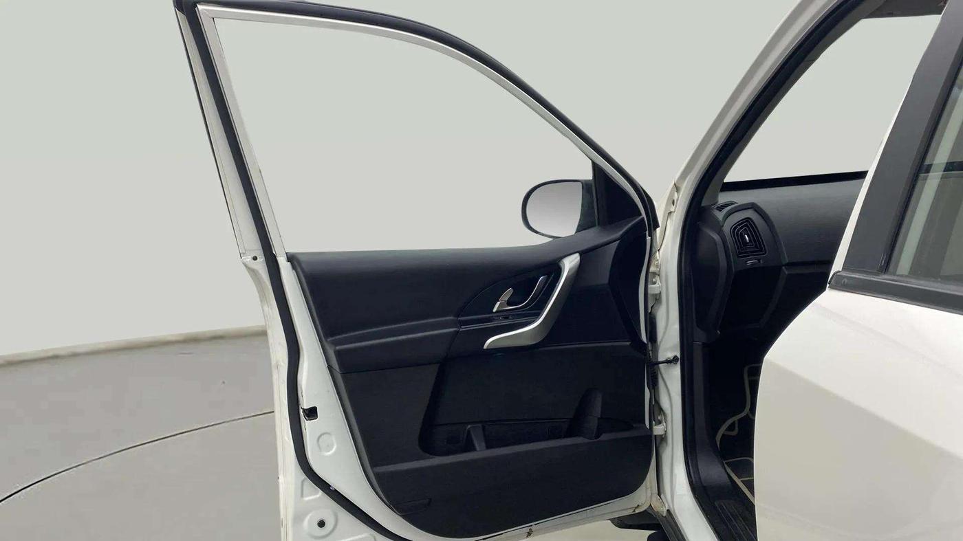 2019 Mahindra XUV500 W7 AT, Diesel, Automatic, 34,560 km, LHS Front Door