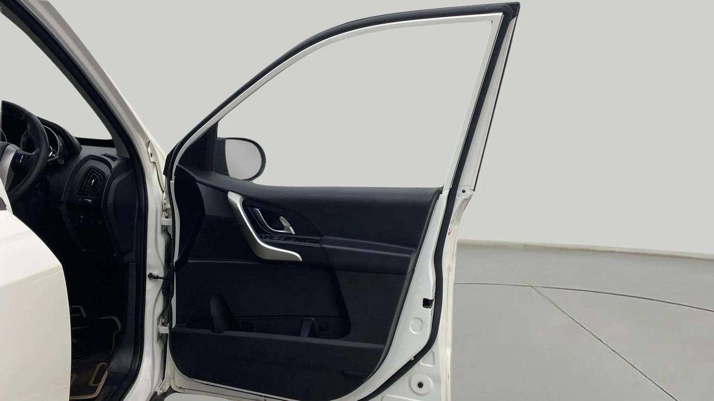 2019 Mahindra XUV500 W7 AT, Diesel, Automatic, 34,560 km, RHS Front Door