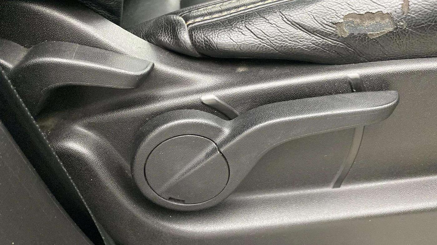 2019 Mahindra XUV500 W7 AT, Diesel, Automatic, 34,560 km, Driver Side Adjustment Panel