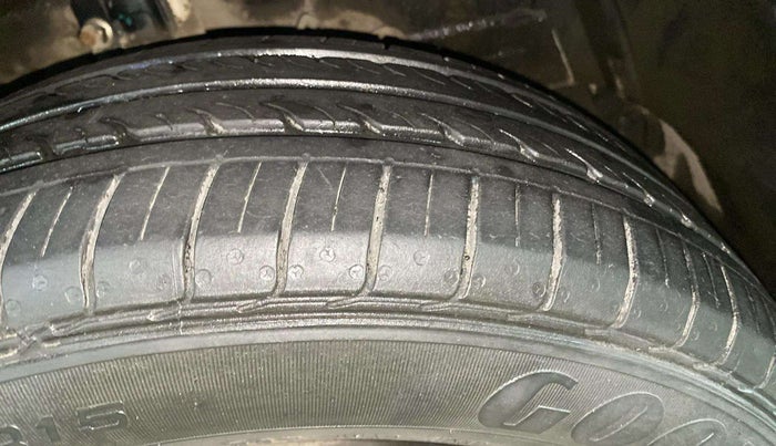 2016 Maruti Ertiga VXI CNG, CNG, Manual, 70,017 km, Left Front Tyre Tread