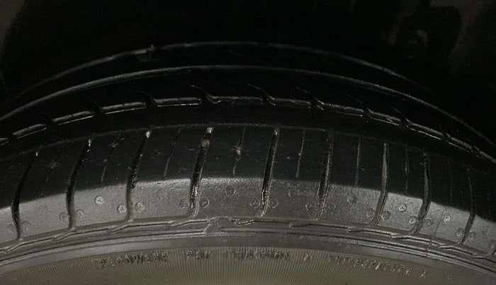 2016 Maruti Ertiga VXI CNG, CNG, Manual, 70,017 km, Left Rear Tyre Tread