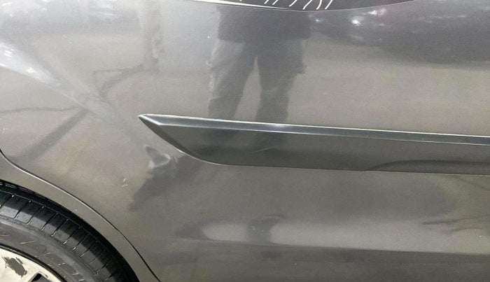 2016 Maruti Ertiga VXI CNG, CNG, Manual, 70,017 km, Right rear door - Slightly dented