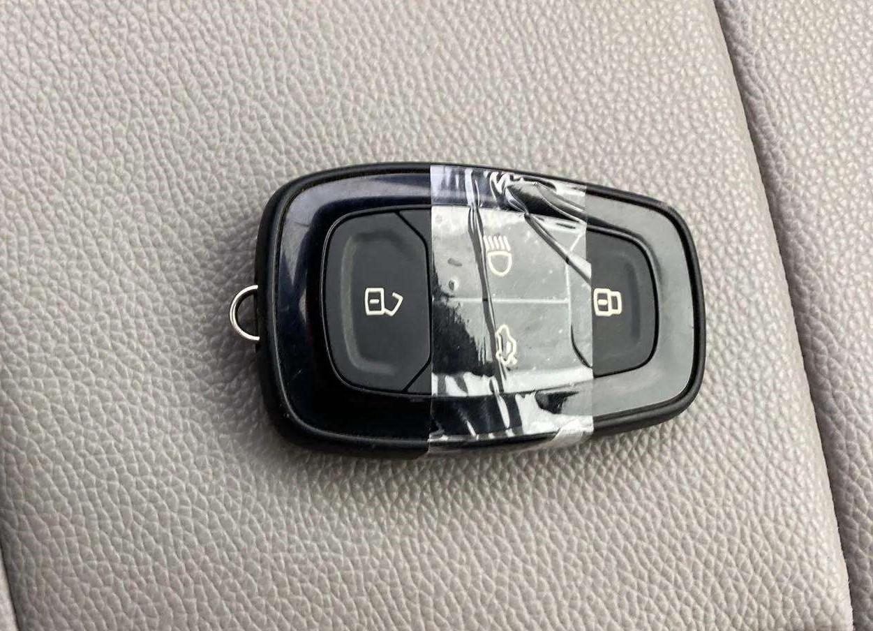 2020 Tata TIGOR XZ PLUS PETROL, Petrol, Manual, 38,921 km, Key Close Up