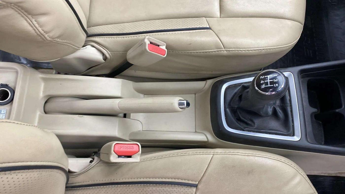 2017 Maruti Dzire VXI, Petrol, Manual, 30,476 km, Gear Lever