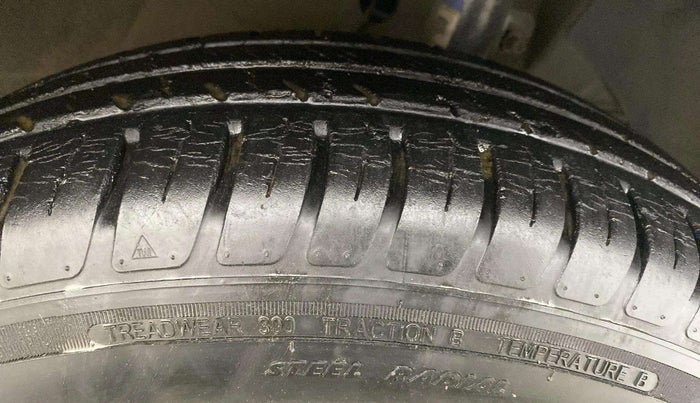 2018 Maruti Dzire VXI, Petrol, Manual, 28,878 km, Right Rear Tyre Tread