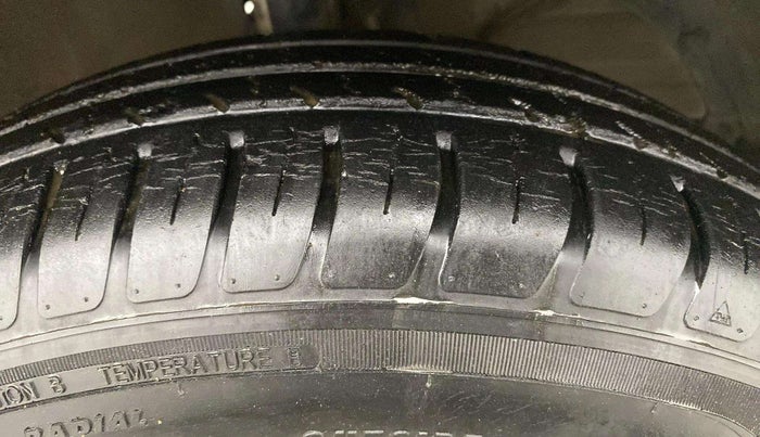 2018 Maruti Dzire VXI, Petrol, Manual, 28,878 km, Right Front Tyre Tread