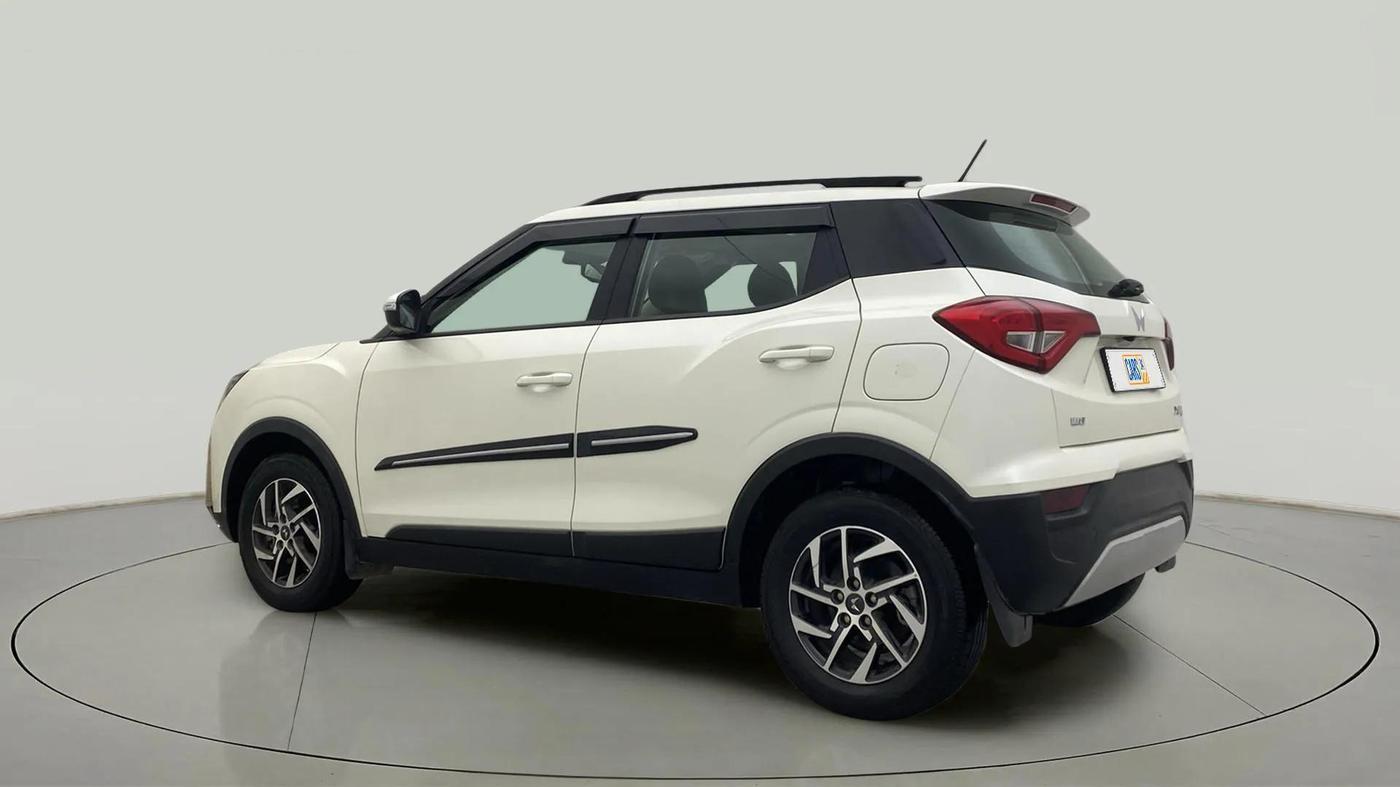 2023 Mahindra XUV300 W8 (O) 1.2 PETROL, Petrol, Manual, 9,856 km, Left Back Diagonal