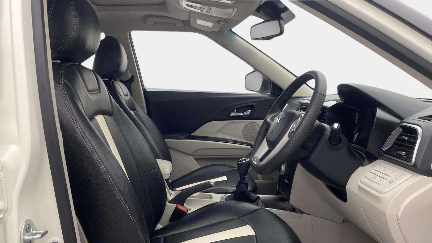 2023 Mahindra XUV300 W8 (O) 1.2 PETROL, Petrol, Manual, 9,856 km, Right Side Front Door Cabin