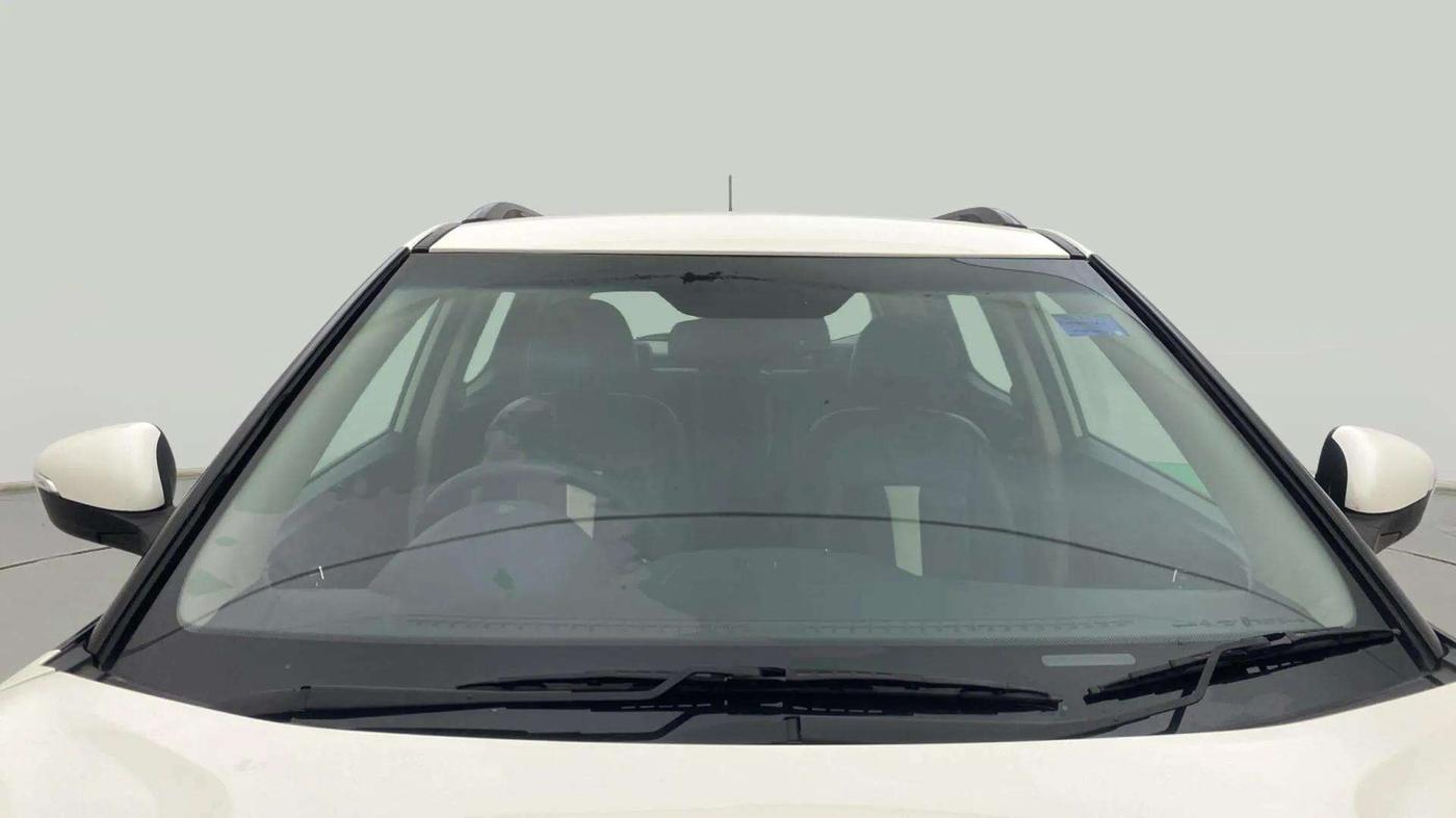 2023 Mahindra XUV300 W8 (O) 1.2 PETROL, Petrol, Manual, 9,856 km, Front Windshield