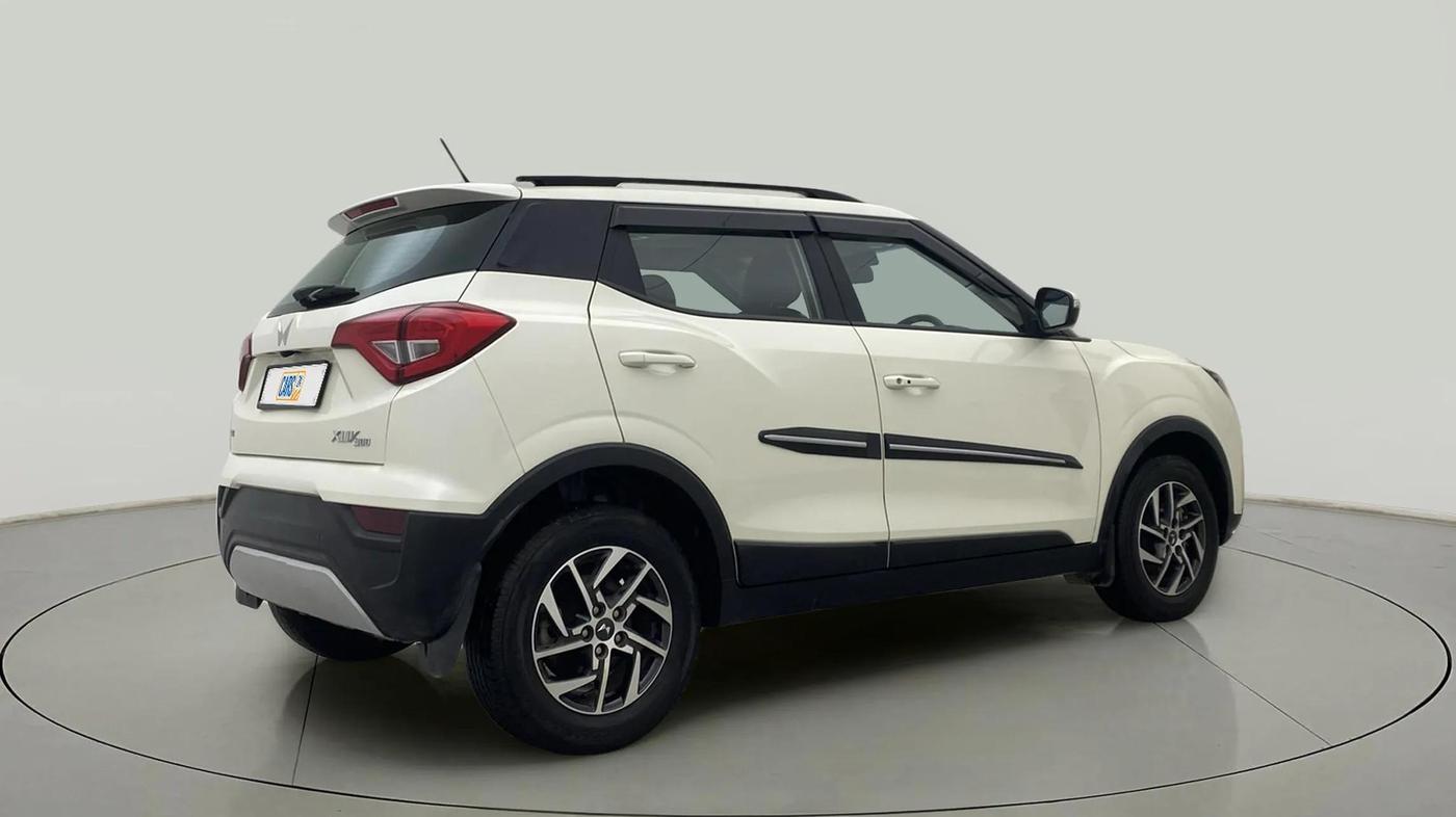 2023 Mahindra XUV300 W8 (O) 1.2 PETROL, Petrol, Manual, 9,856 km, Right Back Diagonal