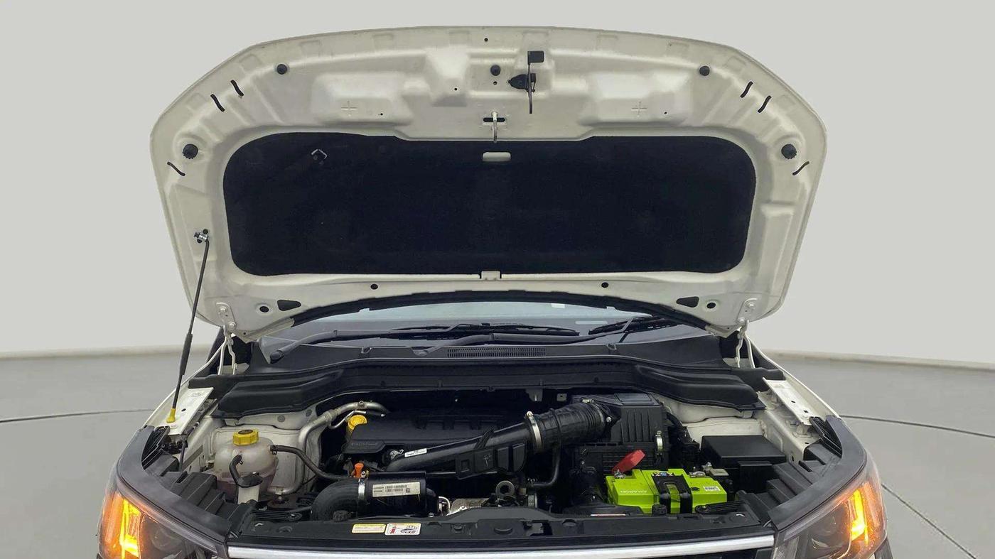 2023 Mahindra XUV300 W8 (O) 1.2 PETROL, Petrol, Manual, 9,856 km, Open Bonet