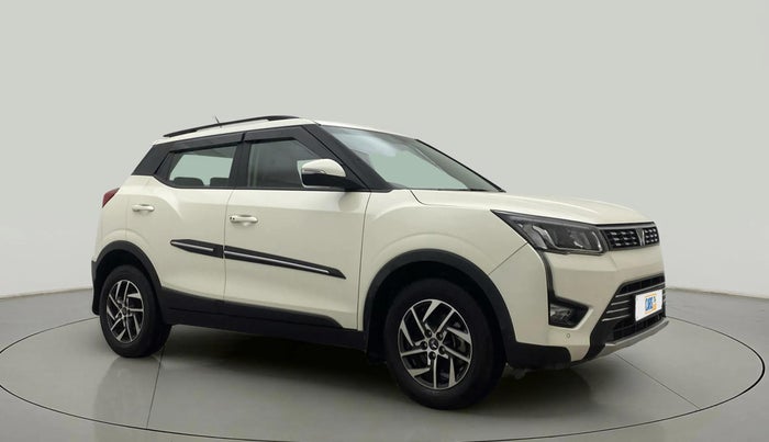 2023 Mahindra XUV300 W8 (O) 1.2 PETROL, Petrol, Manual, 9,600 km, Right Front Diagonal