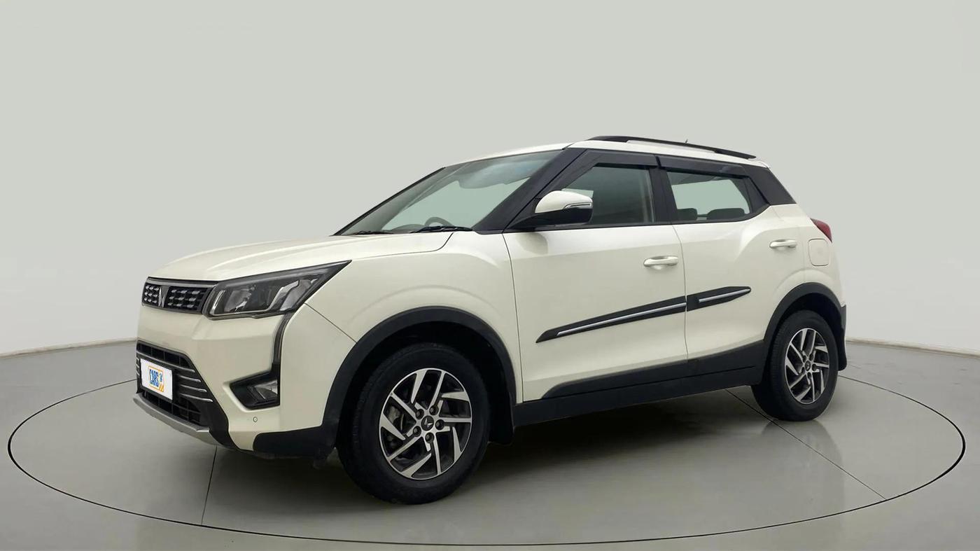 2023 Mahindra XUV300 W8 (O) 1.2 PETROL, Petrol, Manual, 9,856 km, Left Front Diagonal