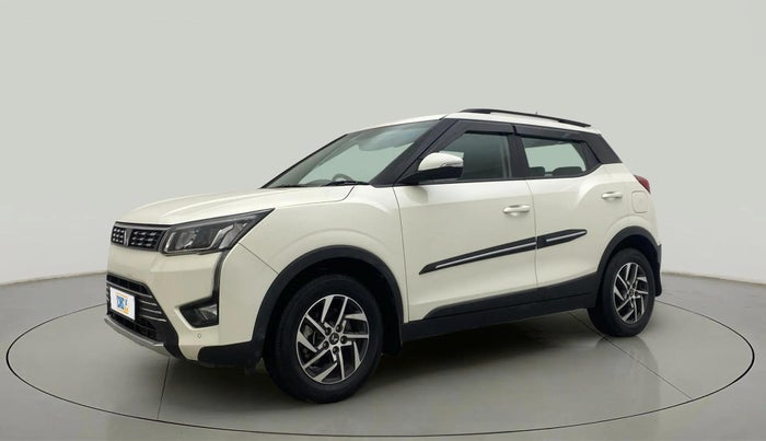 2023 Mahindra XUV300 W8 (O) 1.2 PETROL, Petrol, Manual, 9,600 km, Left Front Diagonal