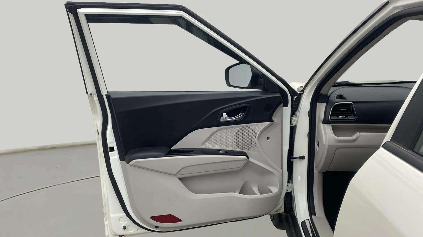 2023 Mahindra XUV300 W8 (O) 1.2 PETROL, Petrol, Manual, 9,856 km, LHS Front Door
