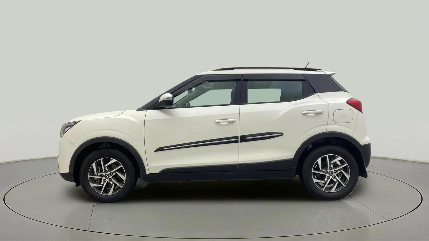 2023 Mahindra XUV300 W8 (O) 1.2 PETROL, Petrol, Manual, 9,856 km, Left Side