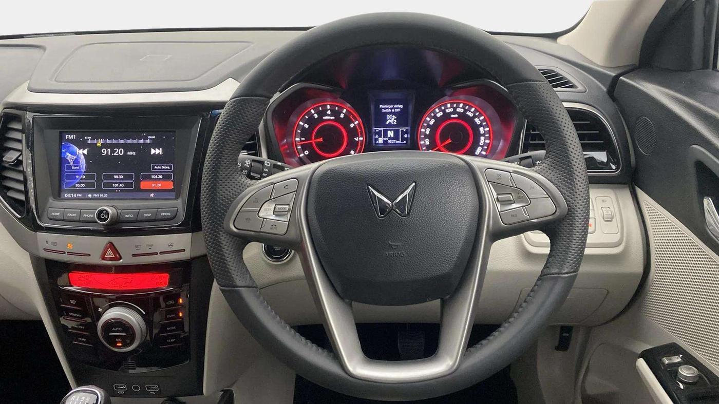 2023 Mahindra XUV300 W8 (O) 1.2 PETROL, Petrol, Manual, 9,856 km, Steering Wheel Close Up