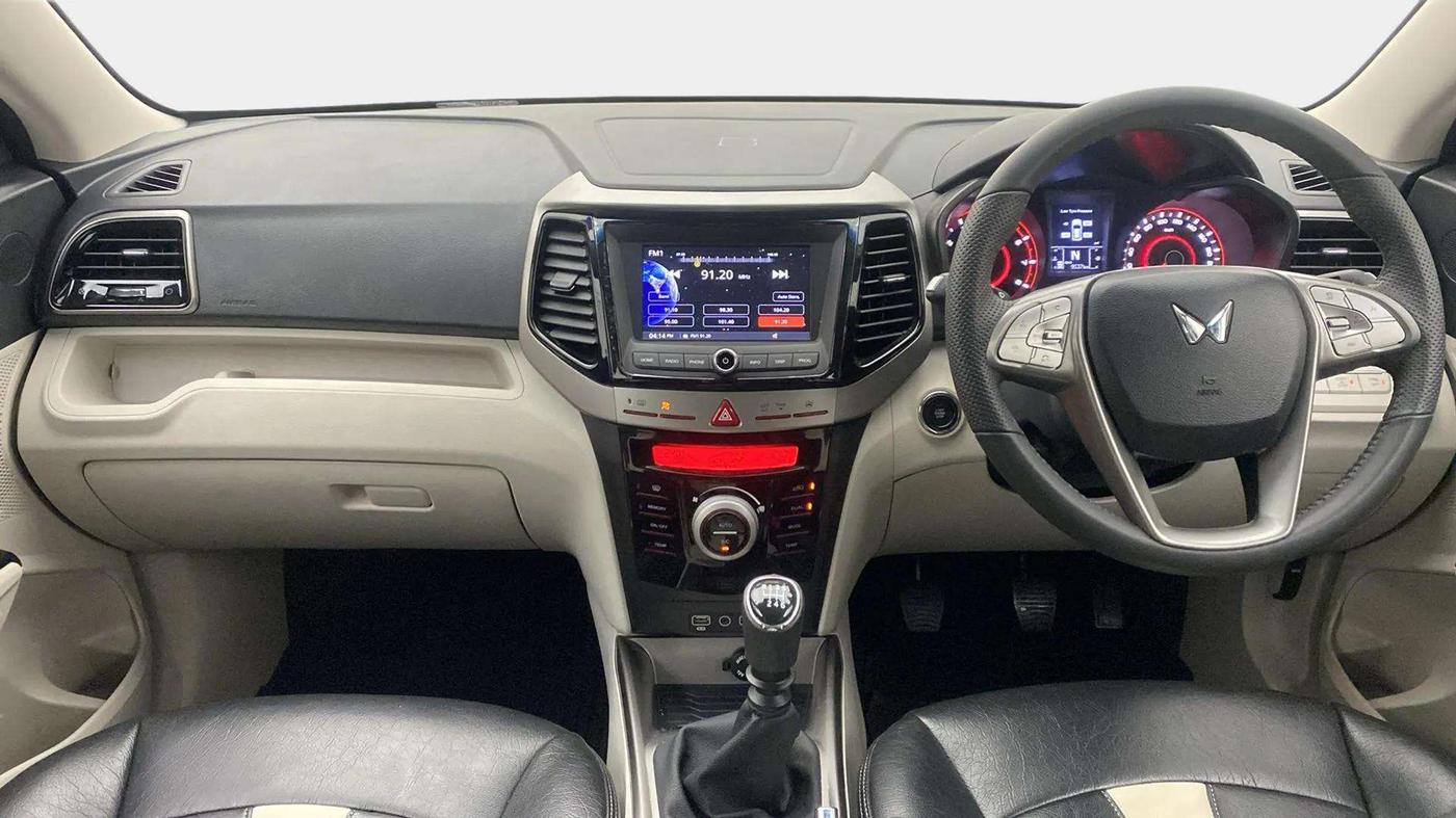 2023 Mahindra XUV300 W8 (O) 1.2 PETROL, Petrol, Manual, 9,856 km, Dashboard