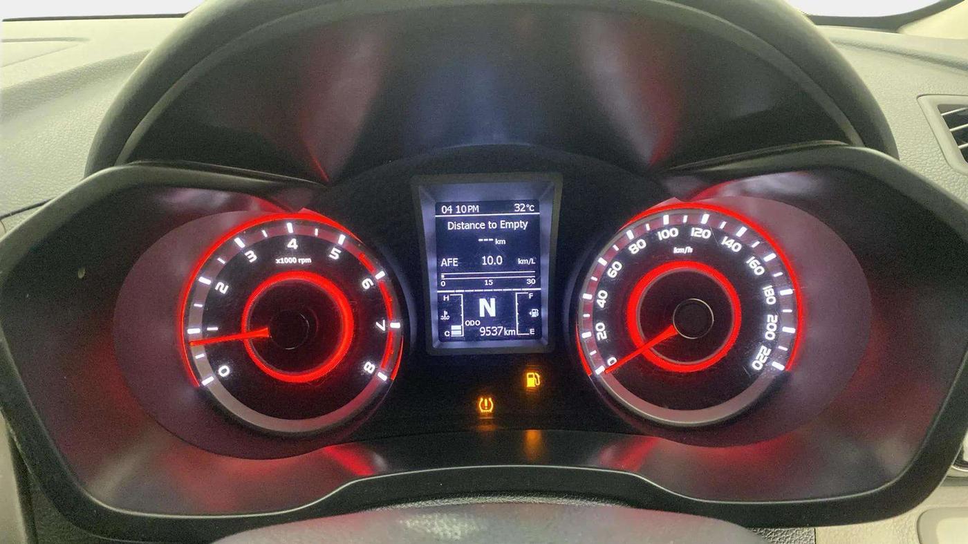 2023 Mahindra XUV300 W8 (O) 1.2 PETROL, Petrol, Manual, 9,856 km, Odometer Image