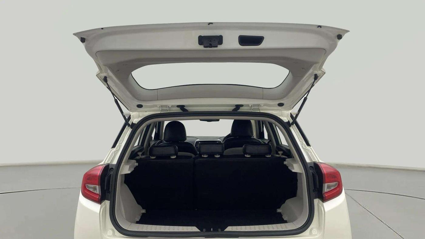 2023 Mahindra XUV300 W8 (O) 1.2 PETROL, Petrol, Manual, 9,856 km, Boot Door Open